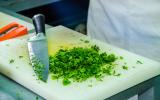 Truque simples para tirar mancha da tábua de cozinha