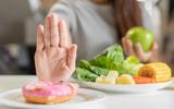 Sou especialista em longevidade e garanto: "Uma dieta sem gordura e açúcar é tão ruim quanto colheradas de azeite de oliva"