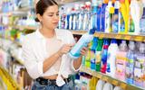 Vale a pena comprar produto de limpeza concentrado? Entenda vantagens e desvantagens, e aprenda como usar