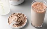Marca famosa de whey protein é recolhida pela Anvisa após encontrar bactéria prejudicial à saúde: veja quais são os efeitos no organismo