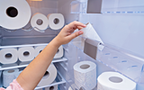 O truque que nunca falha na geladeira: coloque um rolo de papel higiênico e veja a mágica acontecer