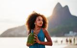 Eu bebo água de coco todos os dias depois que descobri esses 7 benefícios