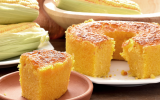Bolo de milho cremoso de latinha com uma textura que você nunca viu: é só bater no liquidificador e botar pra assar