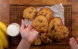 Cookie de banana madura com gotinhas de chocolate: até meu marido que não gosta da fruta comeu e adorou!