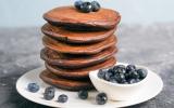 Panqueca de chocolate proteica: a receita low carb, sem açúcar e cheia de energia para o café da manhã ou pré-treino