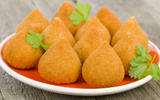 A receita de coxinha da minha tia é perfeita e eu vou te ensinar: crocante, sequinha e com muito recheio