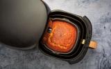 Como fazer bolo caseiro na airfryer: essa é a melhor receita para alegrar seu café da manhã ou lanche