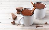 Chocolate quente cremoso com apenas quatro ingredientes: essa é a receita perfeita para espantar o frio da manhã