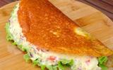 Nem pão, nem tapioca: essa casquinha de queijo crocante recheada é o melhor café da manhã que você vai provar!