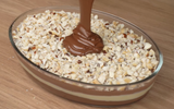Todo almoço de Páscoa precisa ter esse ovo de páscoa na travessa com casquinha crocante e castanha, fica pronto rapidinho (receita fácil)