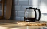 Ela faz o café sozinha! Veja opções de cafeteiras programáveis para acordar com o café prontinho
