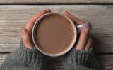Nem leite, nem açúcar: esse chocolate quente fica tão gostoso quanto o tradicional e é muito mais saudável