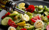10 benefícios cientificamente comprovados: por que você deve adicionar um fiozinho de azeite à sua alimentação diária
