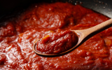 Truque de apenas um ingrediente para tirar a acidez do molho de tomate e melhorar o seu almoço