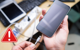 10 coisas que você nunca deveria fazer quando estiver carregando o celular, segundo especialistas