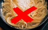 Por que você NUNCA deve colocar óleo ao cozinhar macarrão?