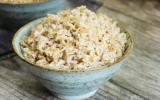 Arroz integral no micro-ondas é fácil de fazer e ainda economiza gás! Veja a receita completa e dicas para ficar delicioso