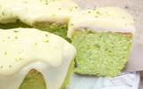 Bolo de limão como você nunca viu: fofinho, fácil de fazer e com uma calda de dar água na boca
