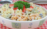 Salada de macarrão com molho de maionese na ceia de Natal: todo mundo vai querer repetir no ano novo