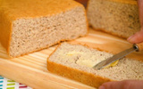 Pão sem farinha, sem leite e muito low carb com 3 ingredientes vai se tornar o seu lanche favorito!