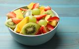 Não deixe que suas saladas de frutas pareçam sem graça. Com apenas um ingrediente extra, elas ficarão mais frescas e saborosas