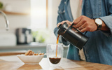 O que uma xícara de café de manhã pode fazer pelo seu intestino se você preparar a bebida do melhor jeito