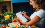 Fruta da mulher 40+: alimento é um tesouro para o corpo se você ingerir polpa, casca e semente; descubra benefícios