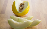 Truque genial para pesar exatamente 100g de melão é muito simples e você só precisa de uma faca