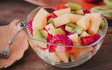 Não gosta de beber água? Veja dicas e receitas para se manter hidratado no verão com frutas e legumes