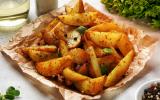 O melhor tempero pra batata assada na airfryer: o acompanhamento fica tão especial que vira prato principal