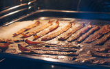 Você não vai acreditar, mas dá para fazer bacon vegano com um ingrediente surpreendente, e fica iguazinho!