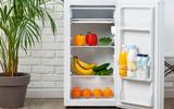 Frigobar ou geladeira? Saiba quando faz sentido substituir o refrigerador grande por um menor