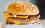 Esse é o ÚNICO hambúrguer do McDonald's que é fresco e feito na hora (e não congelado!): descubra se tem no Brasil