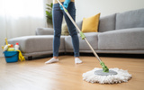 O erro que cometemos com frequência ao usar um esfregão para manter o piso da cozinha limpo e desinfetado