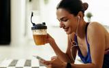 Cafeína atrapalha os efeitos da creatina? Nutricionista esportivo responde se pode misturar as substâncias