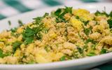 Farofa da vovó que virou da mamãe e agora é minha: receita simples de família com um ingrediente diferente que a torna um acompanhamento especial