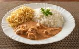 Como fazer strogonoff no micro-ondas? Receita prática e deliciosa fica pronta em 10 minutos