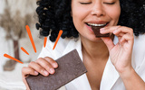 Chocolate tem benefícios? É isso que acontece com o seu corpo quando você come o doce