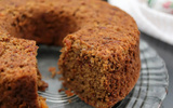 Sem manteiga, nem leite: bolo fofinho de beterraba é a receita deliciosa e fácil que vai surpreender todo mundo