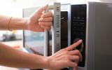 O que não esquentar no micro-ondas: veja 8 alimentos proibidos