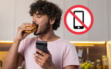 Esse hábito com o celular nas refeições está engordando os jovens, segundo pesquisadores italianos