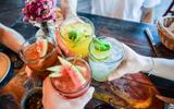 As melhores receitas de drinks e coquetéis refrescantes para aproveitar o Carnaval