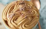 Eu posso até trocar de parceiro, mas não de sobremesa: mousse de doce de leite pronta em 5 minutos é o doce perfeito para o Dia dos Namorados