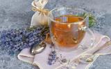 Chá relaxante e digestivo é a melhor infusão para beber antes de dormir: descubra como fazer e benefícios à saúde