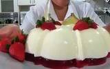 Com gelatina, com morango: mousse de leite ninho virou a sobremesa preferida do meu marido, tenho que fazer mês sim, outro também
