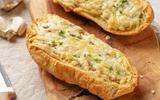 Esse é o pão de alho mais perfeito do mundo: seu churrasco de domingo não pode ficar sem essa receita!