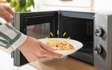 Você sabia que pode cozinhar arroz no micro-ondas em menos de 10 minutos? Essa é a única maneira de fazer isso direito