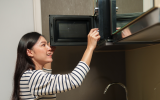 Micro-ondas da Philco grande e potente com mais de R$ 300 de desconto na Black Friday