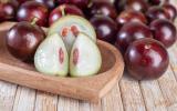 Grande parte dos benefícios da jabuticaba está na casca: descubra o que a fruta queridinha de tantos brasileiros pode fazer pelo sua saúde e corpo