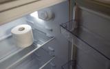 O que significa colocar um rolo de papel higiênico na geladeira? Truque caseiro tem resultados surpreendentes